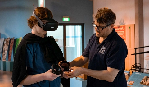 In digitale Welten konnten die Besucher in der VR-Area eintauchen. Hinweise gibt es von Ekkehard Brüggemann, dem Leiter des Medienzentrums.