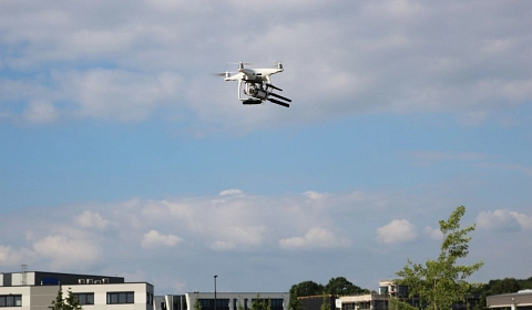 Die Drohne während des erfolgreichen Testflug über dem TIP Innovationspark in Buchholz.